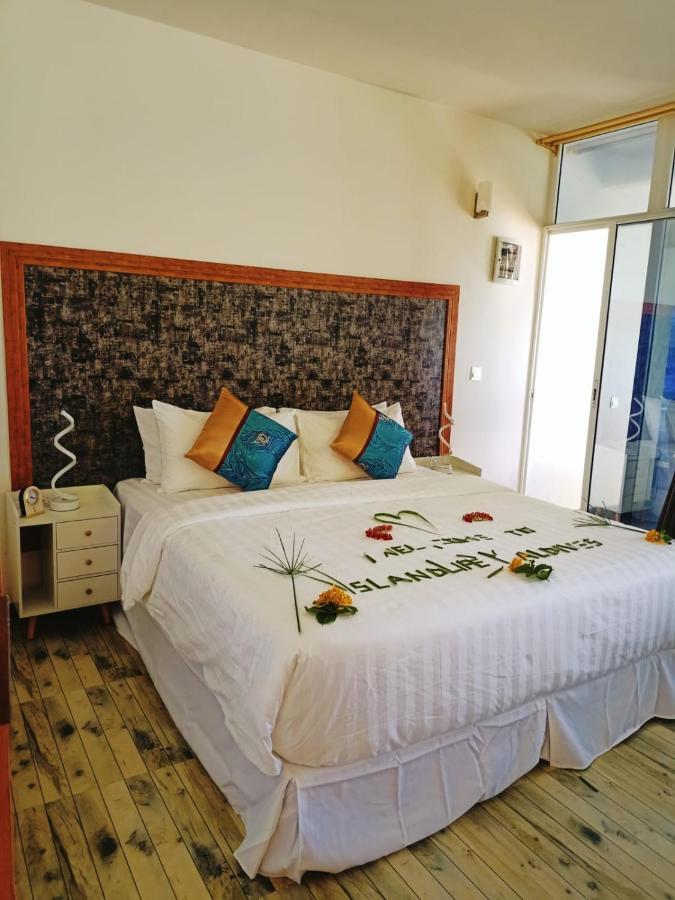 Island Life Maldives Retreat & Spa Magoodhoo Dış mekan fotoğraf